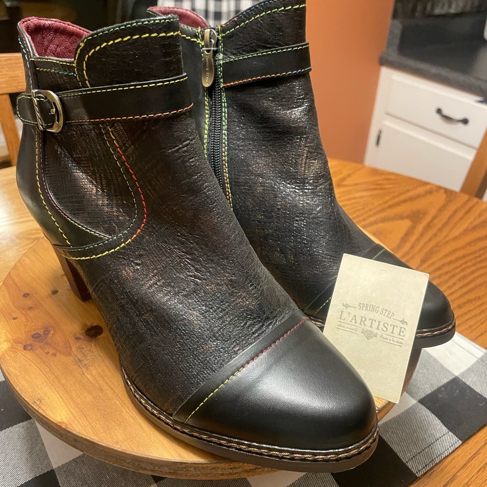Black Ankle Boots L’Artiste Captivate black multi new in box size 41. 9.5-10